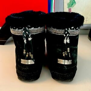 Laidback London Nyali boot in black size 38. Cutest detail!